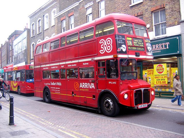 British bus (Fot. Flickr, lic. CC by John ward)
