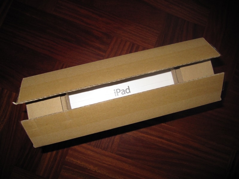 iPad 2 in box (Fot. Flickr, lic. CC by naialor lander)
